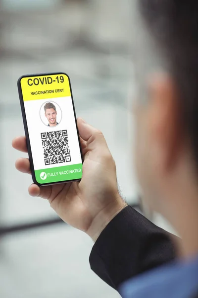 Man Holding Smartphone Covid Vaccine Passport Global Covid Pandemic Concept — Stock Photo, Image