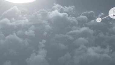 Karanlık bulutlara karşı dijital simge ağının animasyonu. Küresel ağ ve iş teknolojisi kavramı