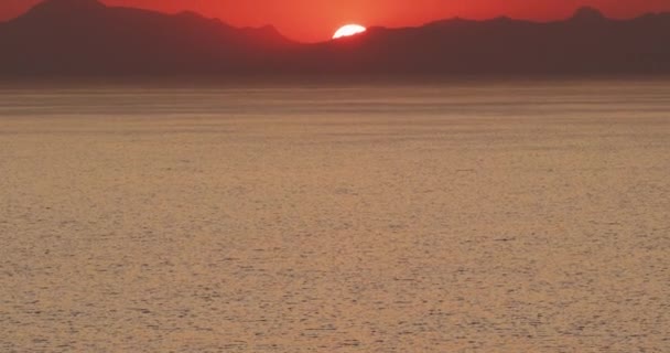 Video Hermosa Vista Del Atardecer Sobre Costa Rocosa Tranquilidad Belleza — Vídeo de stock