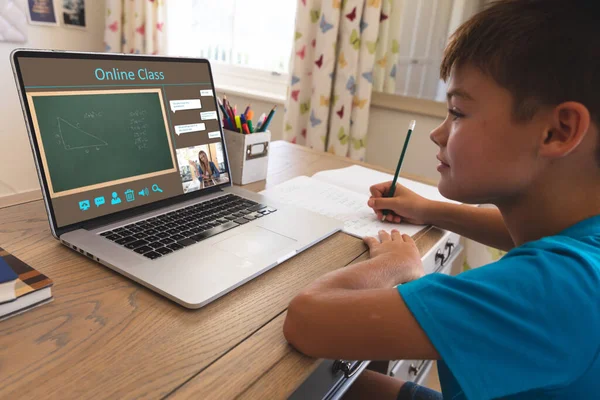 Kaukasischer Junge Mit Laptop Für Videoanrufe Mit Lächelnder Lehrerin Auf — Stockfoto