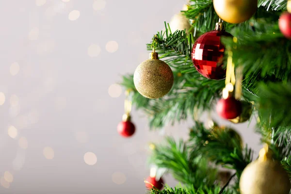 Imagen Árbol Navidad Con Decoración Adornos Espacio Copia Sobre Fondo —  Fotos de Stock