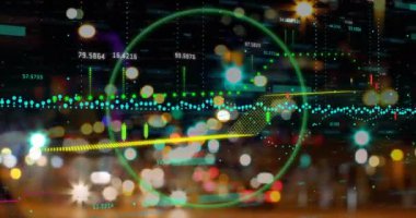 Şehir üzerinde veri işleme animasyonu. küresel iş ve dijital arayüz kavramı dijital olarak oluşturulmuş video.