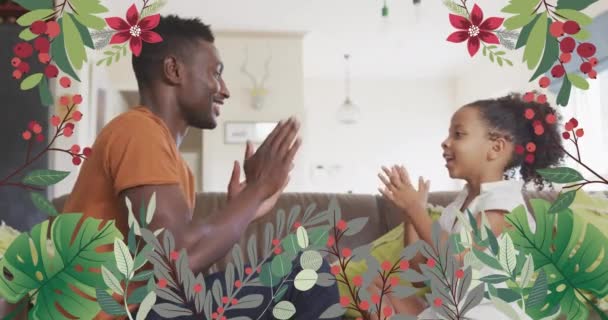 Animáció Virágok Felett Boldog Afro Amerikai Apa Lánya Játszik Kanapén — Stock videók