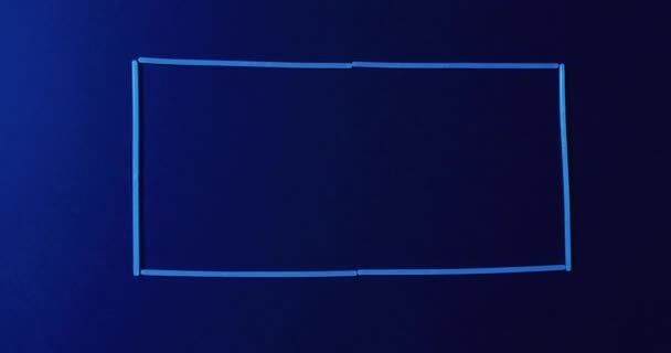 Анимация Синих Неоновых Светящихся Палочек Образующих Прямоугольник Черном Фоне Копировальным — стоковое видео