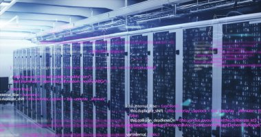 Bilgisayar sunucuları üzerinde matematik denklemleri ve veri işleme resmi. Küresel hesaplama, bilim ve veri işleme kavramı dijital olarak oluşturulmuş görüntü.