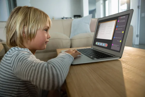 Beyaz Çocuk Video Görüşmesi Için Dizüstü Bilgisayar Kullanıyor Sınıfı Ekranda — Stok fotoğraf