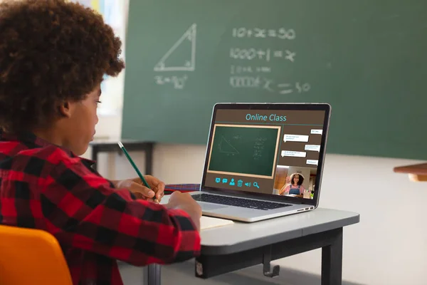 Menino Afro Americano Usando Laptop Para Videochamada Com Professora Tela — Fotografia de Stock