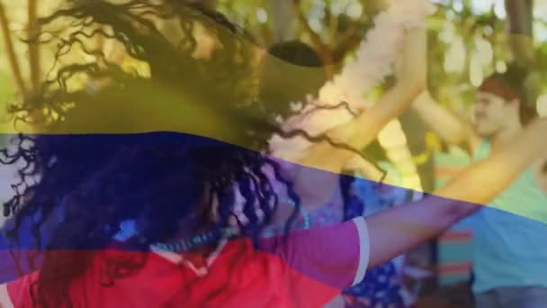 Animatie Van Vlag Van Colombia Diverse Vrienden Glimlachen Wereldwijd Patriottisme — Stockvideo