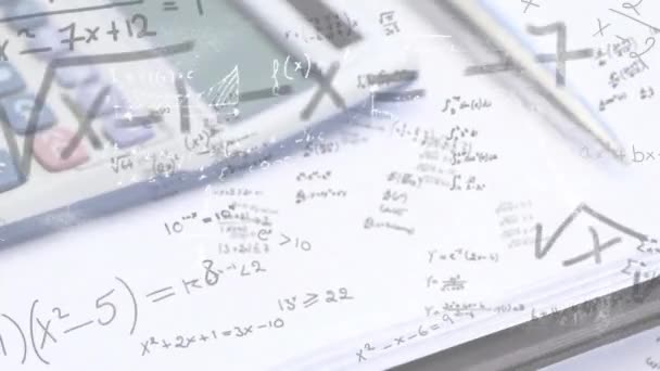 Animação Equações Matemáticas Sobre Calculadora Livro Caneta Segundo Plano Composto — Vídeo de Stock