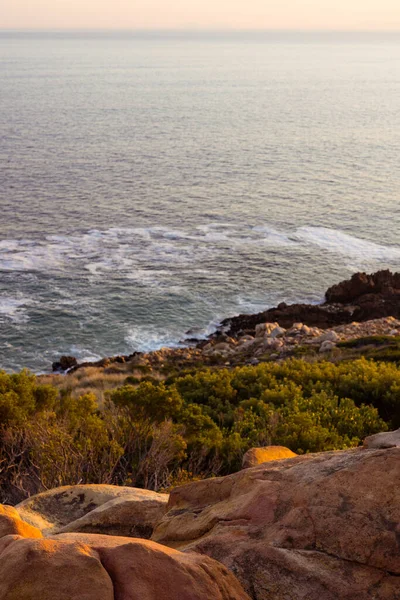 Paisagem Ondas Mar Costa Mar Com Penhasco Rochoso Horizonte Conceito — Fotografia de Stock