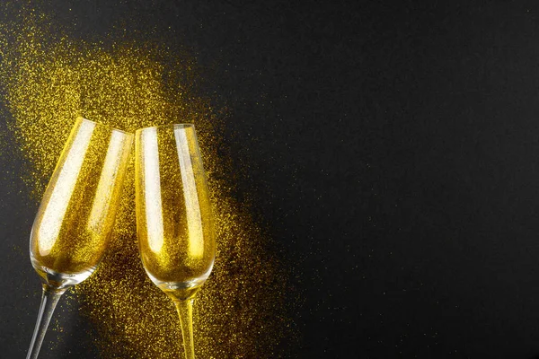 Yeni Yıl Şampanyası Siyah Arka Planda Konfeti Karışımı Yeni Yıl — Stok fotoğraf
