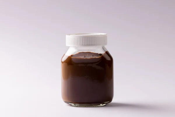 Obrázek Sklenice Čokoládové Smetany Bílém Pozadí Jídlo Snídaně Výživa Americká — Stock fotografie