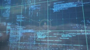 Gökyüzündeki bulutlara karşı profil simgeleri ve veri işleme ağı üzerinden tarayıcının animasyonu. Küresel ağ ve iş teknolojisi kavramı