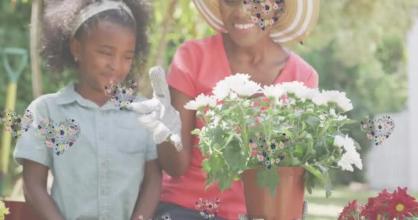 Κινούμενα Σχέδια Καρδιών Πάνω Από Χαμογελαστά Αφροαμερικανικά Φυτά Κηπουρικής Μητέρας — Αρχείο Βίντεο
