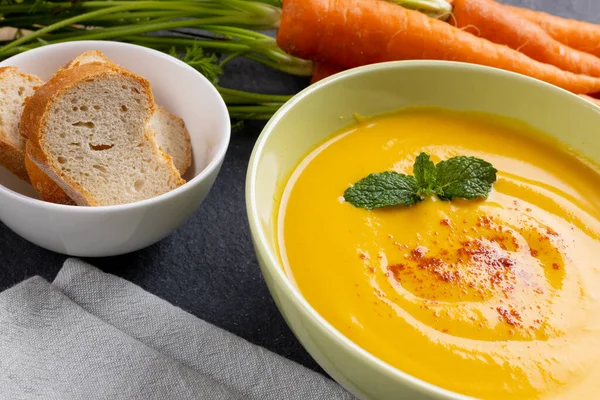 Horizontal Image Bowl Carrot Soup Garnish Raw Carrots Sliced Bread — Stock Photo, Image