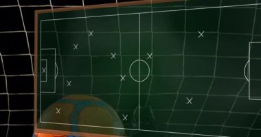 Futbol topunun ve deri botların internete karşı oynadığı futbol maçının animasyonu. Dijital kompozit, çoklu pozlama, planlama, semboller, spor ve yarışma konsepti.