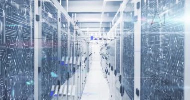 Sunucu odasında veri işleme animasyonu. Küresel bağlantılar ve dijital veri işleme kavramı dijital video oluşturuldu.