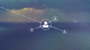 Profil simgelerinden oluşan ağın animasyonu gökyüzünde güneş ve okyanus olan gökyüzü manzarasına karşı. Küresel ağ ve iş teknolojisi kavramı
