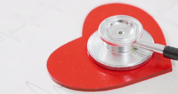 Video Zblízka Srdce Stetoskop Bílém Pozadí Srdce Den Oslavy Kopírování — Stock video