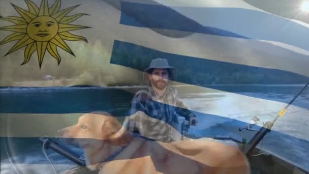 Animación Bandera Uruguay Sobre Hombre Caucásico Con Perro Pescando Patriotismo — Vídeo de stock