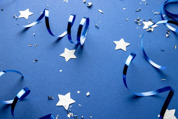 Zusammensetzung Von Nahaufnahmen Von Neujahrsdekorationen Auf Blauem Hintergrund Silvesterparty Feier — Stockfoto