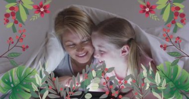 Mutlu beyaz anne ve kızının yatakta konuştuğu çiçeklerin animasyonu. Aile hayatı, çocukluk, aşk ve bakım konsepti dijital olarak oluşturulmuş video.