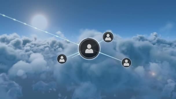 Animacja Sieci Ikon Profilowych Nad Chmurami Błękitnym Niebie Globalne Sieci — Wideo stockowe