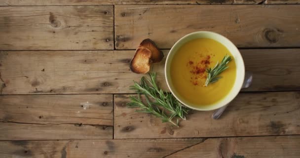 Vidéo Soupe Légumes Crème Dans Bol Sur Une Table Bois — Video