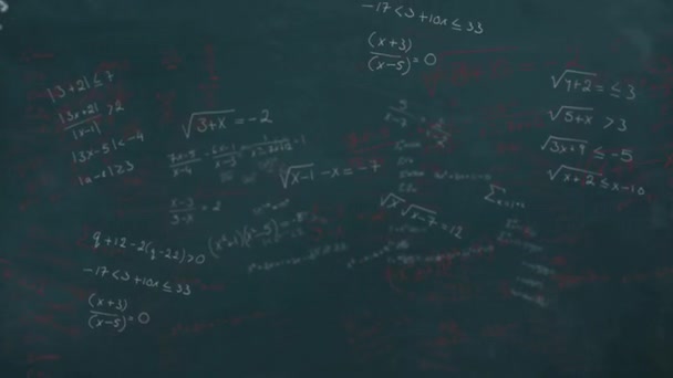 Κινούμενα Σχέδια Πολύχρωμων Μαθηματικών Εξισώσεων Που Αιωρούνται Πάνω Από Αφηρημένο — Αρχείο Βίντεο