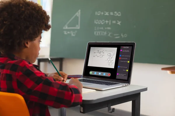 Menino Afro Americano Usando Laptop Para Videochamada Com Aula Tela — Fotografia de Stock