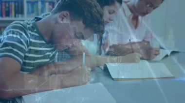 Öğrencilerin öğrenmesi üzerine bağlantı ağının animasyonu. Küresel eğitim teknolojisi veri işleme ve bağlantı konsepti dijital olarak oluşturulmuş video.