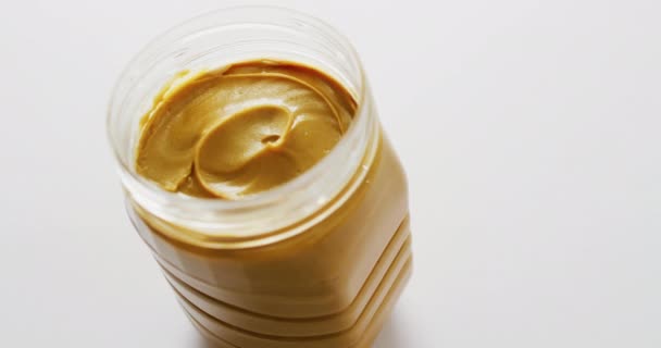 Vídeo Perto Jarra Manteiga Amendoim Fundo Branco Conceito Espaço Comida — Vídeo de Stock