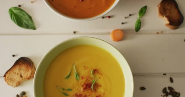 Beyaz Yüzeyde Yatan Sebze Çorbası Malzemelerinin Videosu Amerikan Mutfağı Yemek — Stok video
