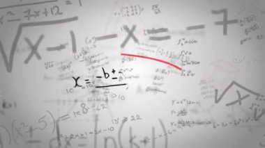 Matematiksel denklemlerin ve geometrik şekillerin beyaz tahta üzerinde yüzüşünün animasyonu. Dijital olarak üretilmiş, hologram, fizik, makine öğrenme, formül, öğretim ve eğitim kavramı.
