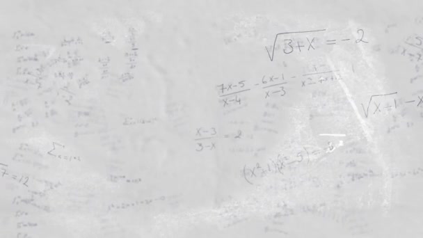 Animacja Wielokolorowego Równania Matematycznego Unoszącego Się Białym Tle Cyfrowo Generowane — Wideo stockowe