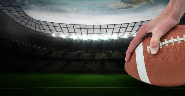 Složení Mužského Rugby Hráče Držícího Rugby Míč Nad Sportovním Stadionem — Stock fotografie
