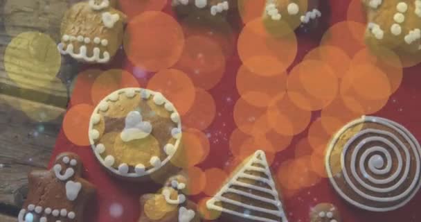 Animação Manchas Luz Amarelas Laranja Sobre Homens Gengibre Natal Biscoitos — Vídeo de Stock