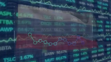 Rusya bayrağı üzerinde veri işleme animasyonu. Küresel vatanseverlik ve dijital arayüz kavramı dijital olarak oluşturulmuş video.