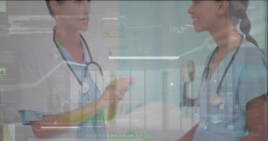 Çeşitli doktorların istatistik ve veri işleme animasyonları. Küresel tıp, sağlık ve veri işleme kavramı dijital olarak oluşturulmuş video.