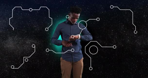 Animación Formas Sobre Hombre Afroamericano Usando Smartwatch Concepto Negocio Global — Vídeos de Stock