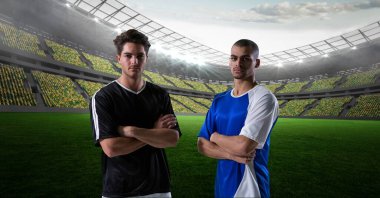 Spor stadyumunda kollarını kavuşturan iki erkek futbolcu kompozisyonu. spor ve yarışma konsepti dijital olarak oluşturulmuş görüntü.