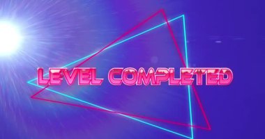 Şekiller üzerinde tamamlanmış metnin canlandırması. Sosyal medya ve dijital arayüz konsepti dijital olarak oluşturulmuş video.