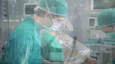 Kafkasyalı doktorlar üzerinde veri işleme animasyonu. Küresel tıp ve dijital arayüz kavramı dijital olarak oluşturulmuş video.