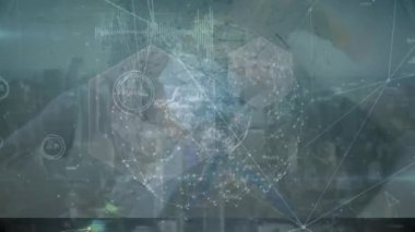 Şehir manzarası üzerindeki bağlantı ağının animasyonu. küresel iş ve dijital arayüz kavramı dijital olarak oluşturulmuş video.