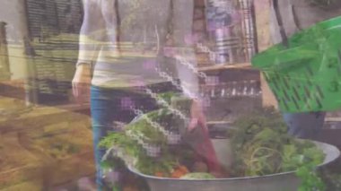 Mağazadaki beyaz kadın üzerinde DNA iplikçiklerinin canlandırılması. Küresel iş ve dijital arayüz kavramı dijital olarak oluşturulmuş video.