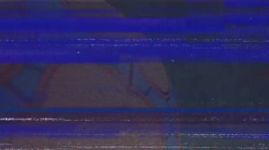 Siyah arkaplandaki topun üzerindeki parazit. Küresel spor ve dijital arayüz kavramı dijital olarak oluşturulmuş video.