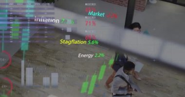 İş koşullarının animasyonu ve çeşitli meslekdaşların ofise gelişiyle ilgili veri işleme. Dijital olarak oluşturulan küresel iletişim, iş, kapsayıcılık, veri ve dijital arayüz kavramı.