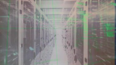 Sunucu odasındaki veri işleme ve ışık izlerinin animasyonu. Küresel teknoloji, bilgisayar ve dijital arayüz kavramı dijital olarak oluşturulmuş video.