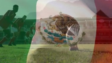 Stadyumdaki çeşitli ragbi oyuncuları üzerinde İtalya bayrağı animasyonu. Ulusal bayraklar ve spor konsepti dijital olarak oluşturulmuş video.