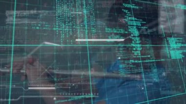 Kafkas çocuk flüt çalarken veri işleme animasyonu. Küresel teknoloji, bilgisayar ve dijital arayüz kavramı dijital olarak oluşturulmuş video.